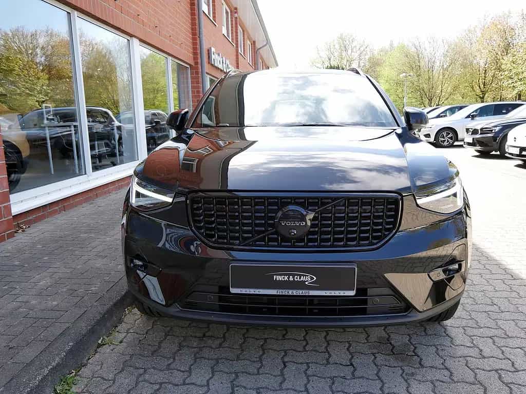 Volvo XC40 B4 Ultra Black Edition 08/2025-photo-1