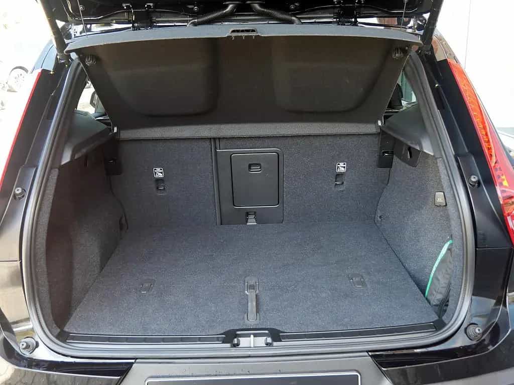 Volvo XC40 B4 Ultra Black Edition 08/2025-photo-15