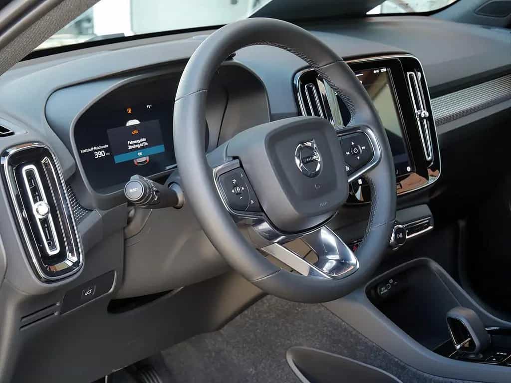 Volvo XC40 B4 Ultra Black Edition 08/2025-photo-18