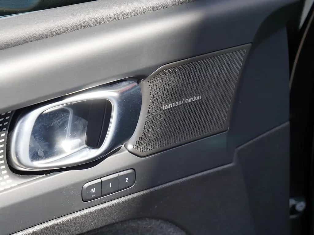 Volvo XC40 B4 Ultra Black Edition 08/2025-photo-19