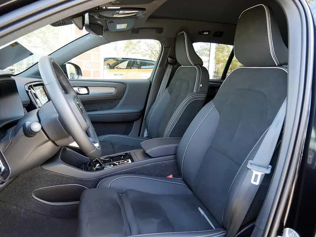 Volvo XC40 B4 Ultra Black Edition 08/2025-photo-20