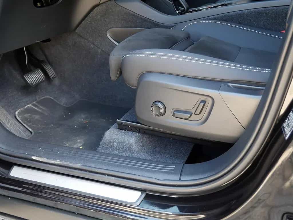Volvo XC40 B4 Ultra Black Edition 08/2025-photo-21