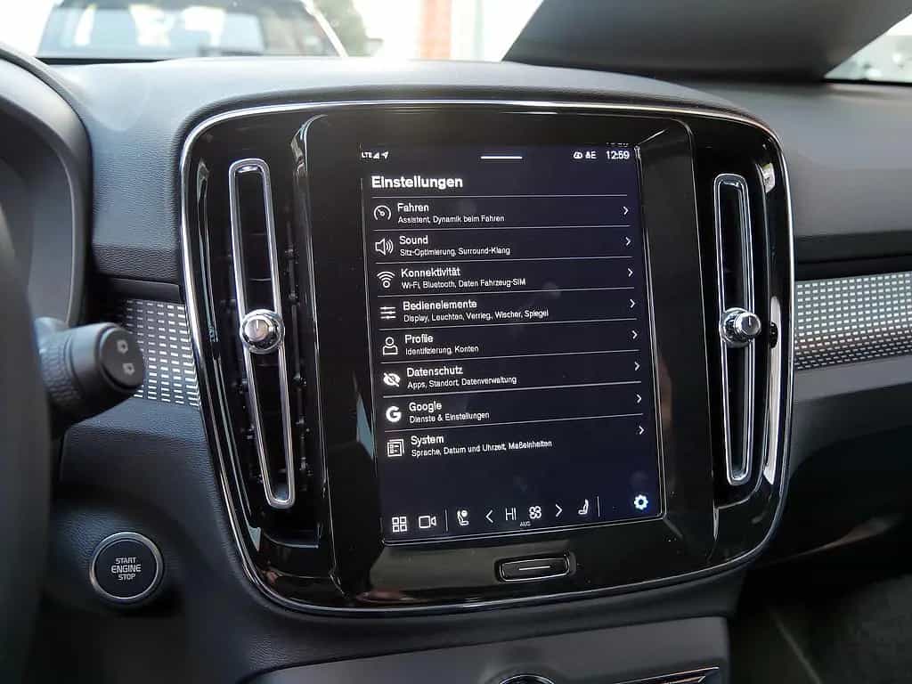 Volvo XC40 B4 Ultra Black Edition 08/2025-photo-25