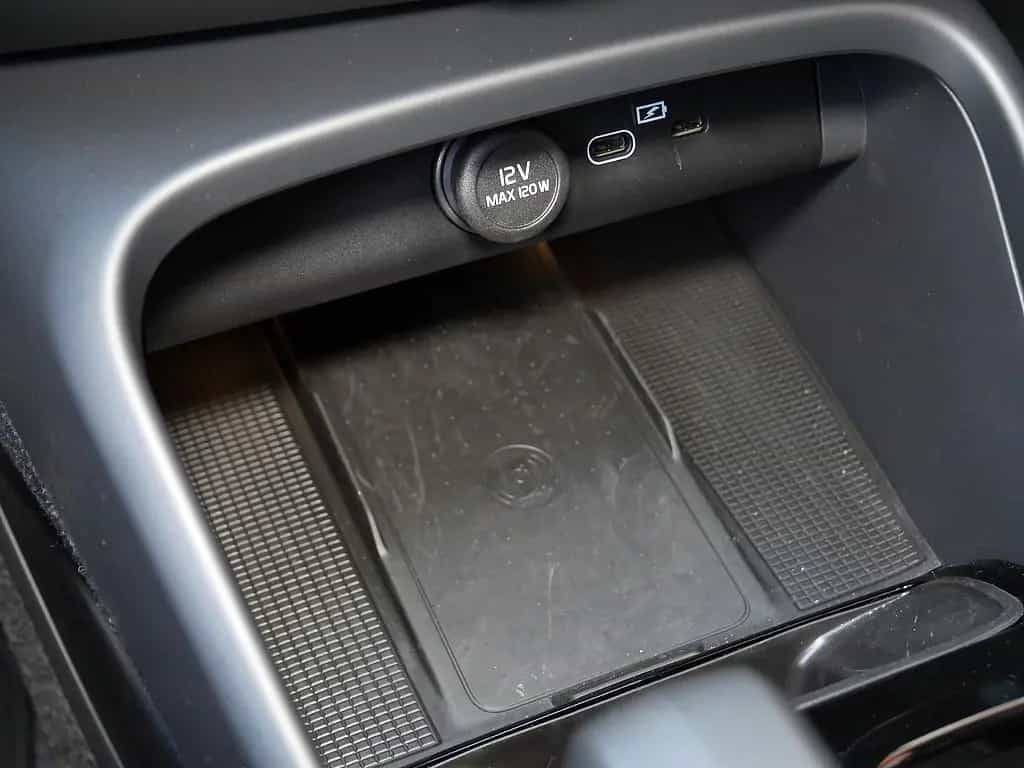 Volvo XC40 B4 Ultra Black Edition 08/2025-photo-29