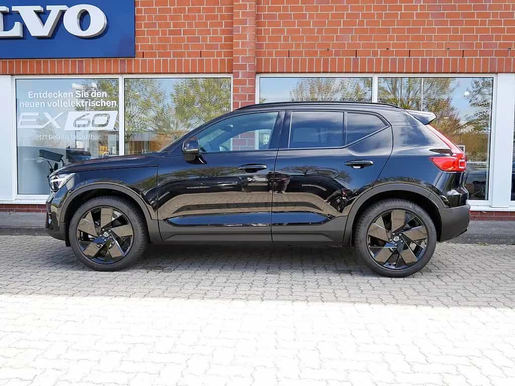 Volvo XC40 B4 Ultra Black Edition 08/2025-photo-3