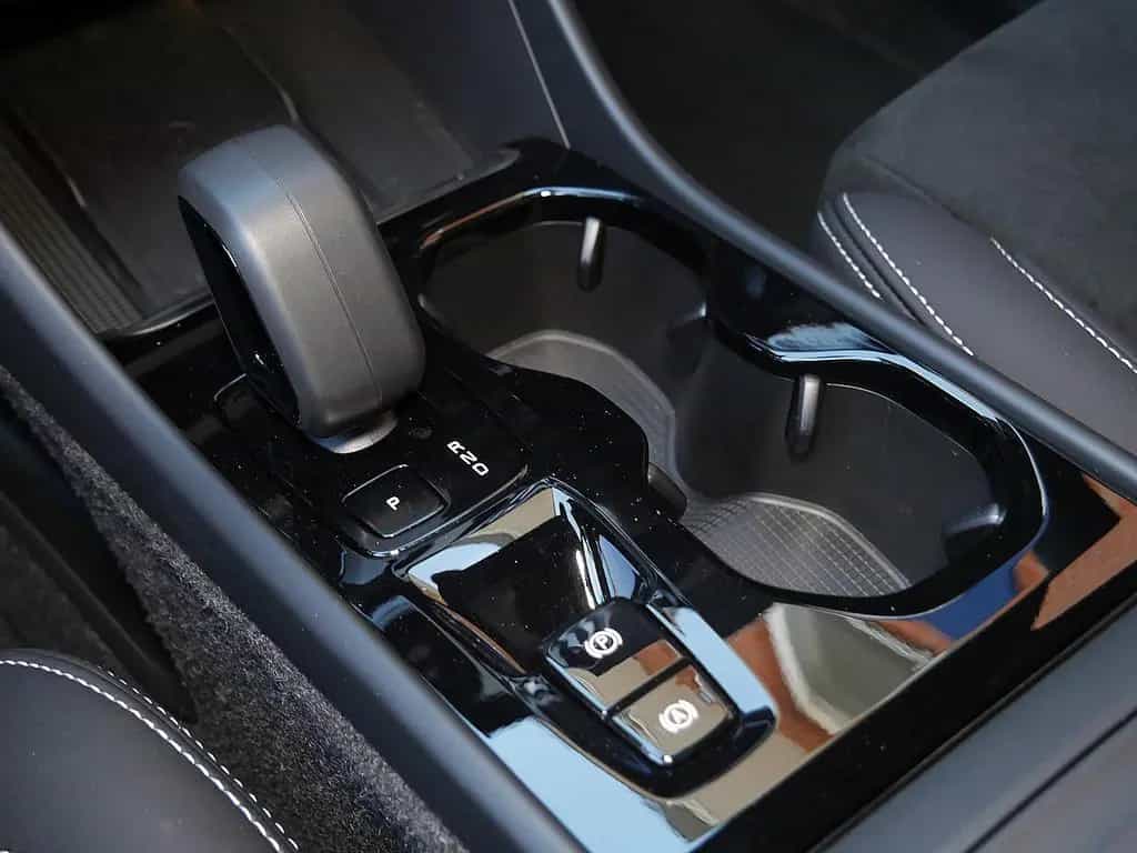 Volvo XC40 B4 Ultra Black Edition 08/2025-photo-30