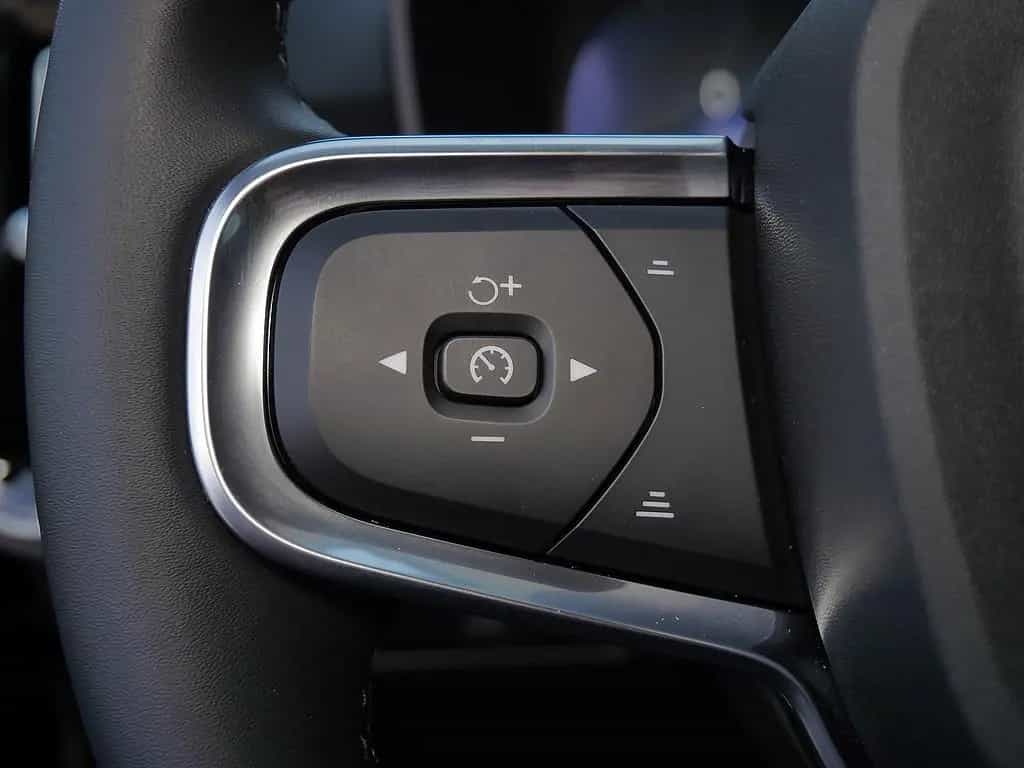 Volvo XC40 B4 Ultra Black Edition 08/2025-photo-33