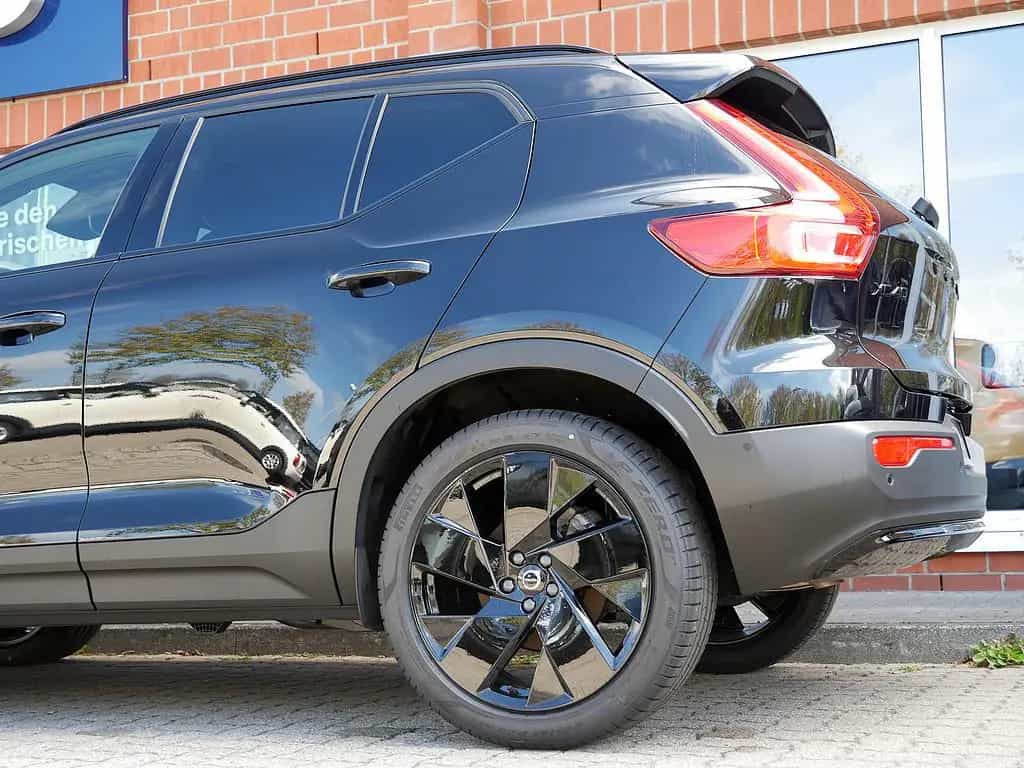 Volvo XC40 B4 Ultra Black Edition 08/2025-photo-7