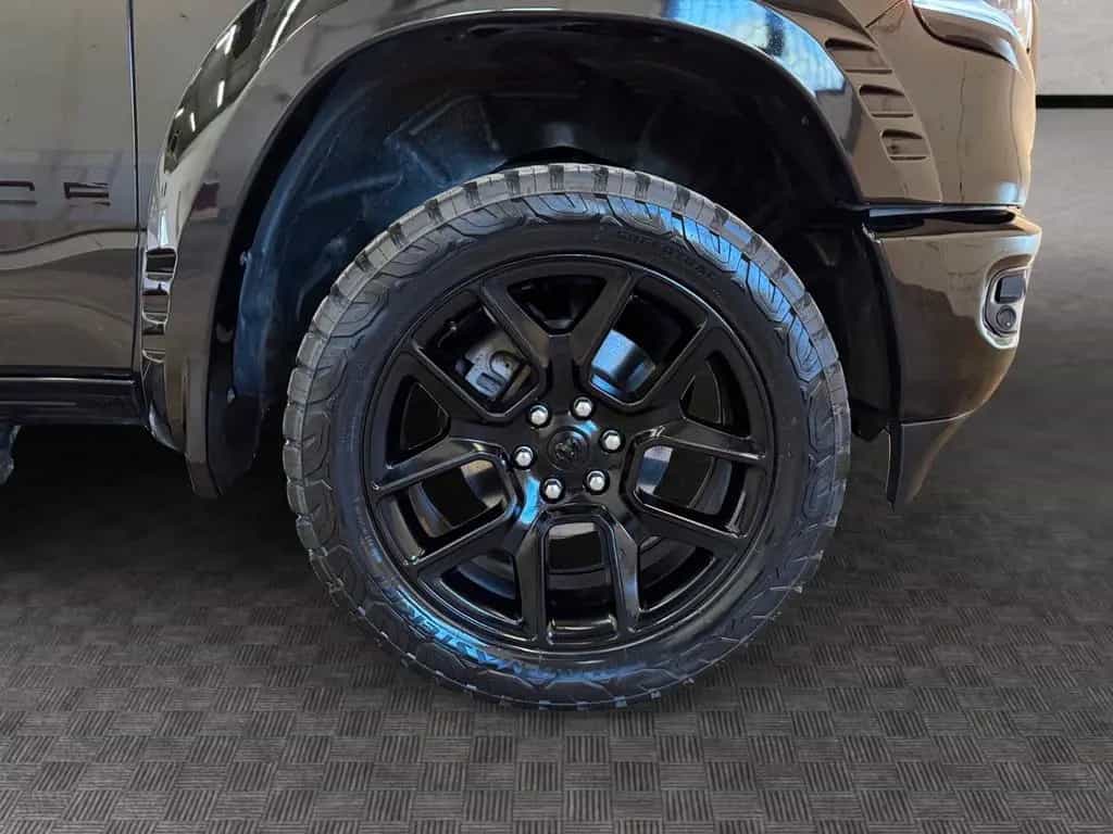 Dodge RAM 1500 5.7 Laramie / 4x4 / HUD / Pano / 360° 07/2021-photo-10