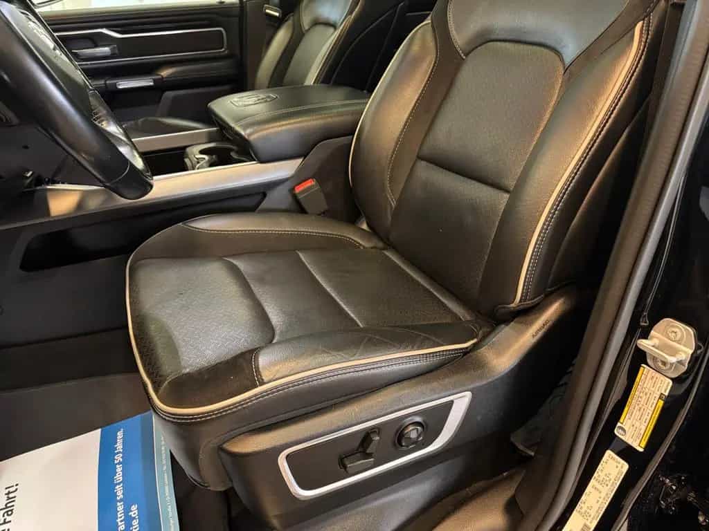 Dodge RAM 1500 5.7 Laramie / 4x4 / HUD / Pano / 360° 07/2021-photo-13