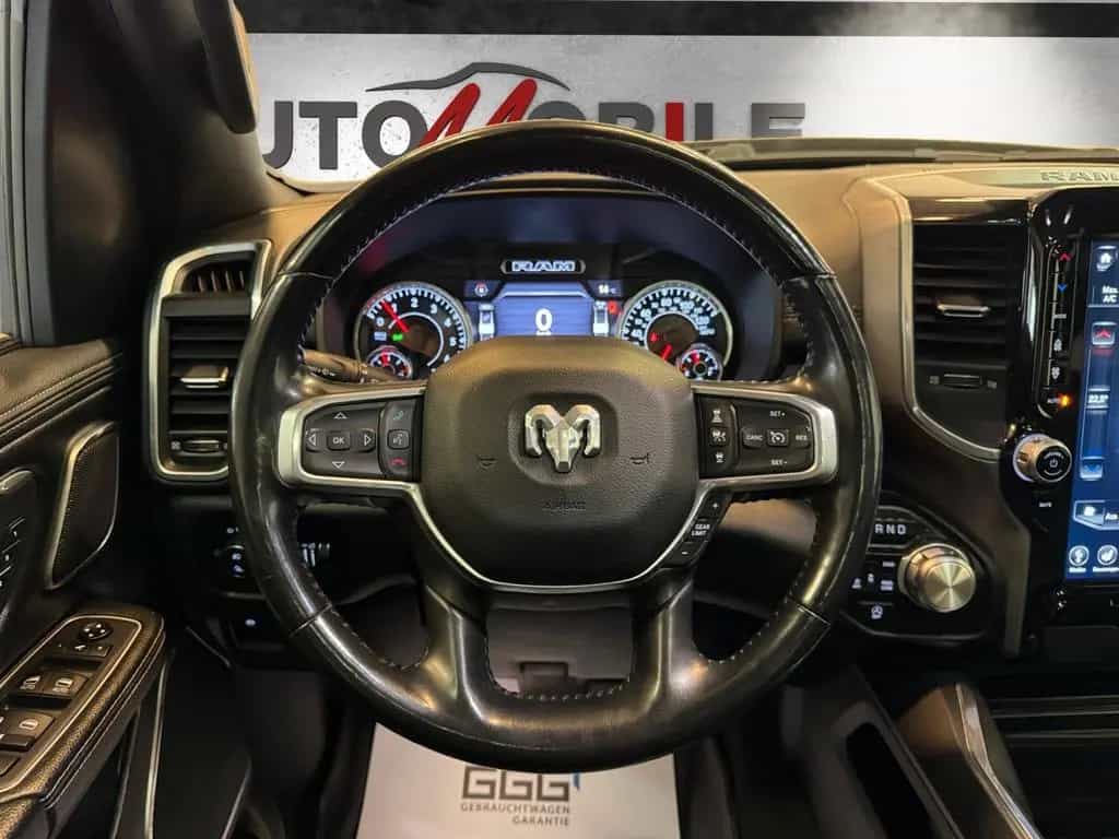 Dodge RAM 1500 5.7 Laramie / 4x4 / HUD / Pano / 360° 07/2021-photo-17