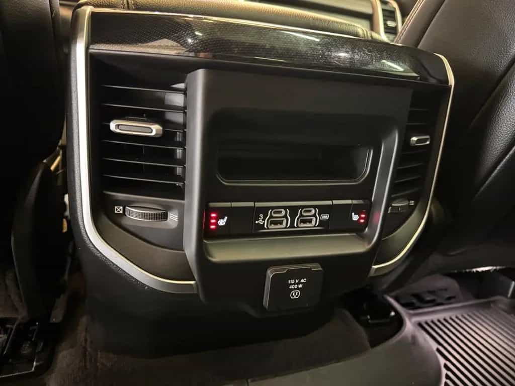 Dodge RAM 1500 5.7 Laramie / 4x4 / HUD / Pano / 360° 07/2021-photo-26