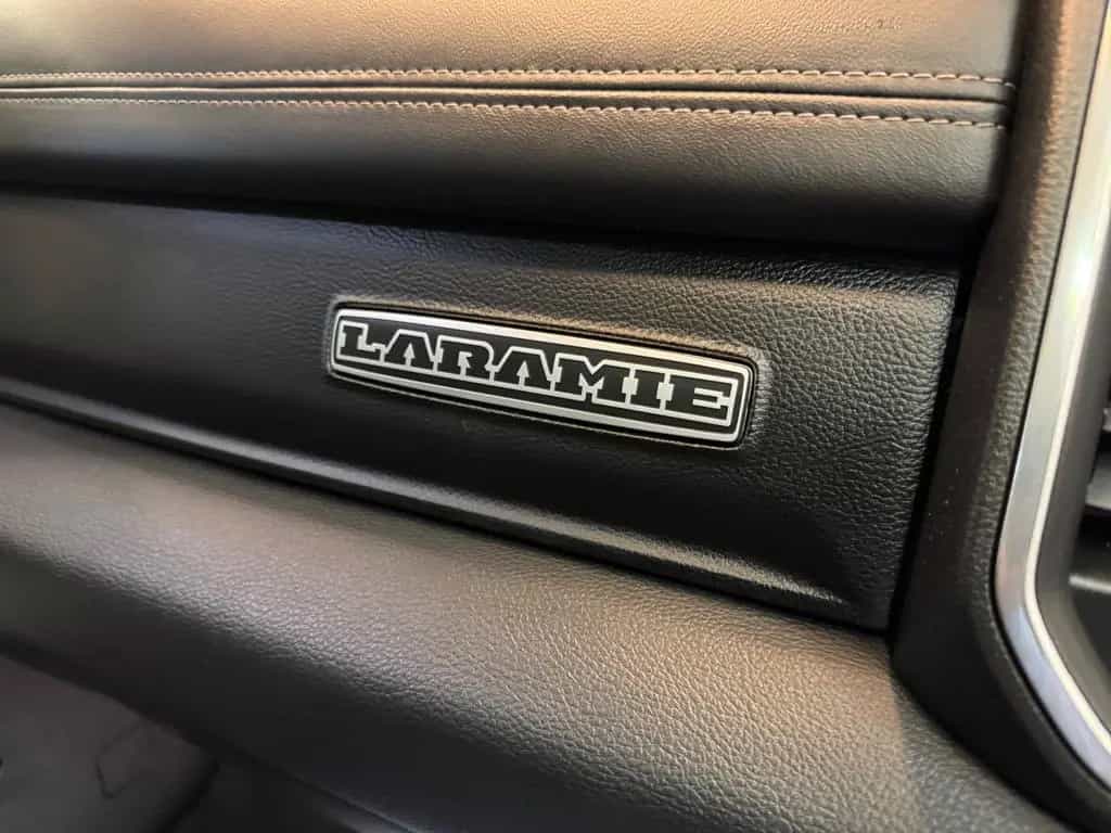 Dodge RAM 1500 5.7 Laramie / 4x4 / HUD / Pano / 360° 07/2021-photo-30