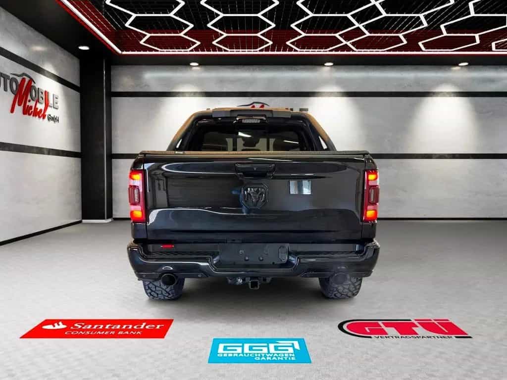 Dodge RAM 1500 5.7 Laramie / 4x4 / HUD / Pano / 360° 07/2021-photo-4