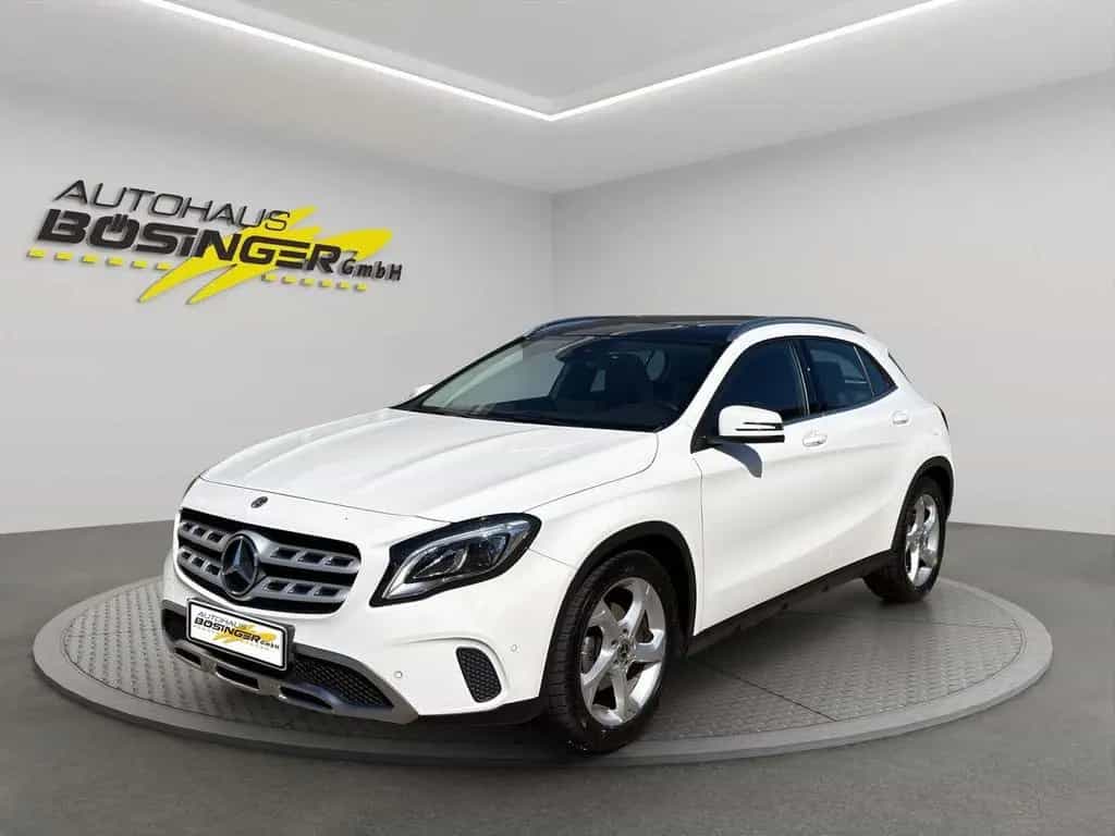 Mercedes-Benz GLA 200 PANO / SHZ / NAVI 09/2019-photo-1