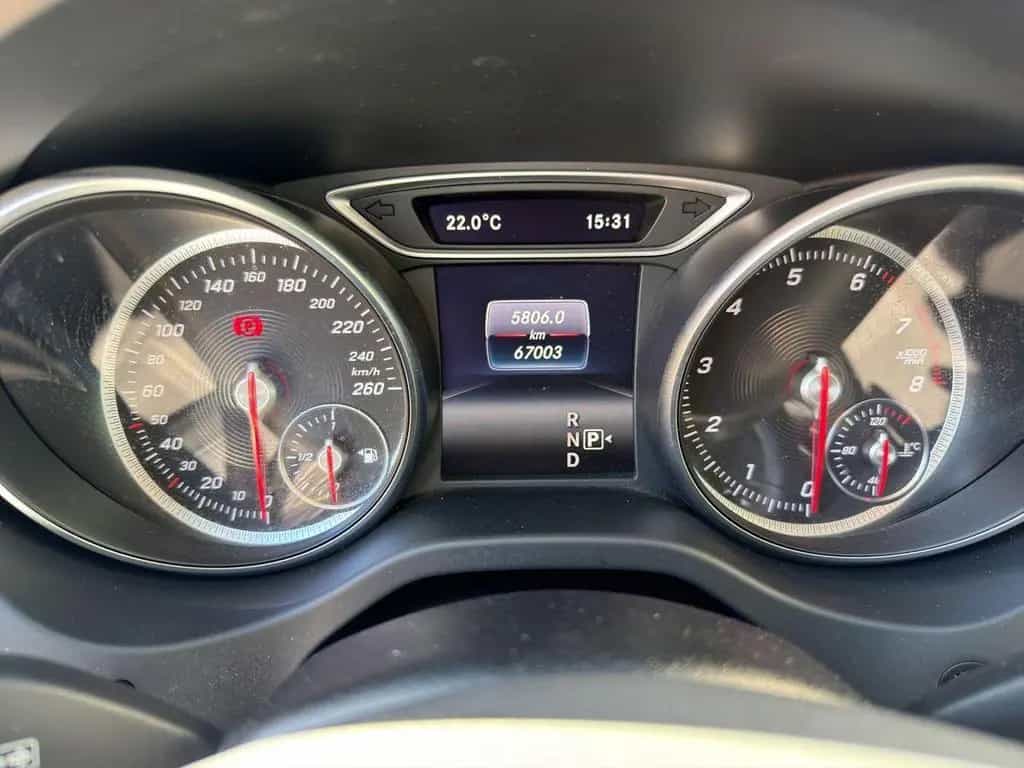 Mercedes-Benz GLA 200 PANO / SHZ / NAVI 09/2019-photo-11