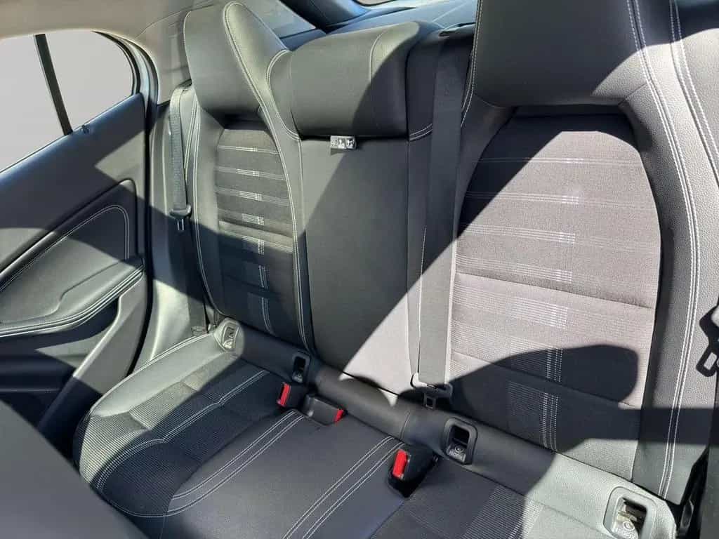 Mercedes-Benz GLA 200 PANO / SHZ / NAVI 09/2019-photo-13