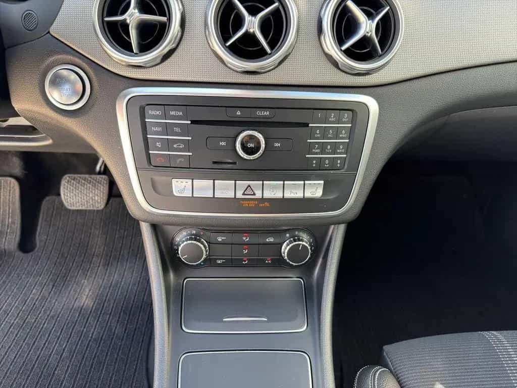 Mercedes-Benz GLA 200 PANO / SHZ / NAVI 09/2019-photo-15
