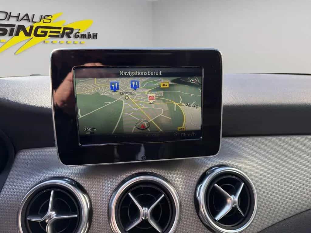 Mercedes-Benz GLA 200 PANO / SHZ / NAVI 09/2019-photo-19