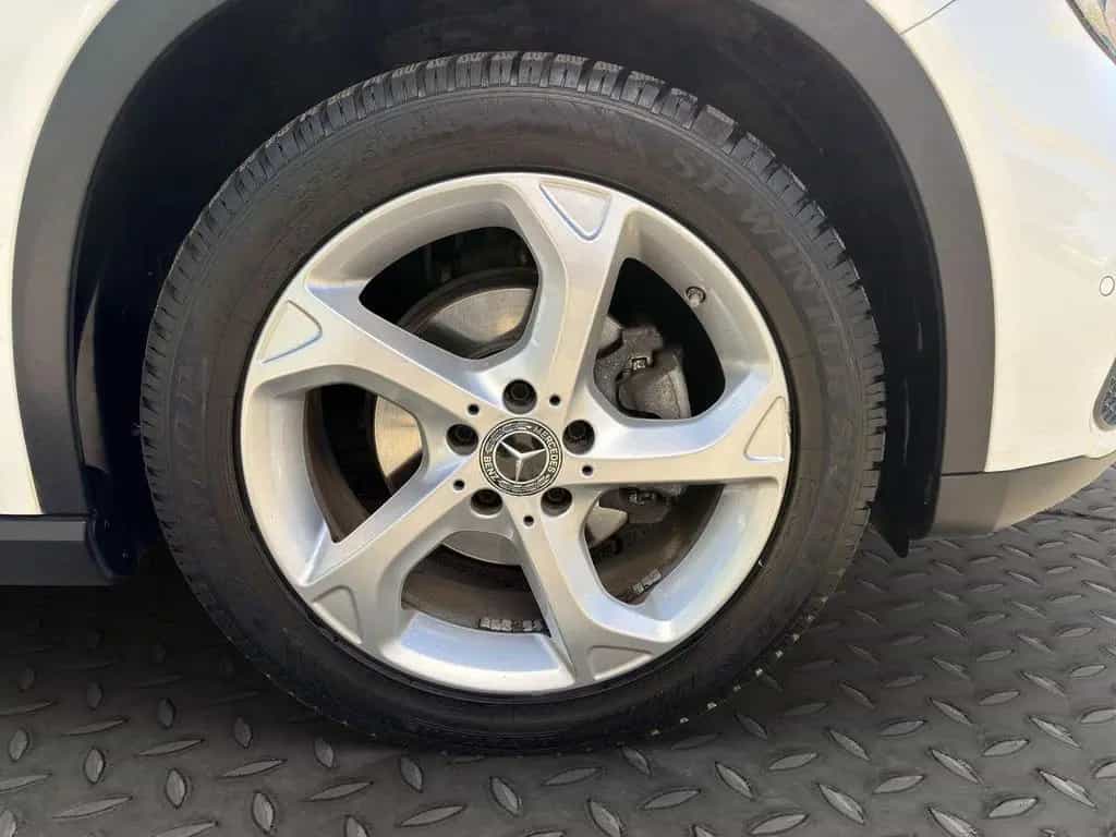 Mercedes-Benz GLA 200 PANO / SHZ / NAVI 09/2019-photo-21