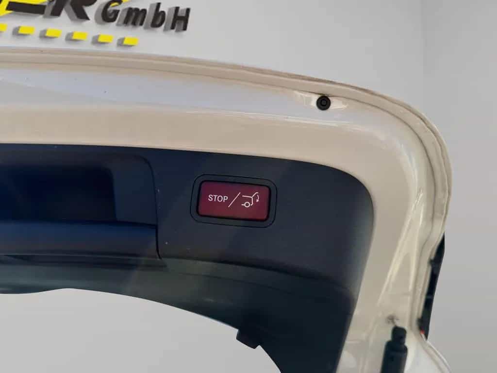 Mercedes-Benz GLA 200 PANO / SHZ / NAVI 09/2019-photo-22