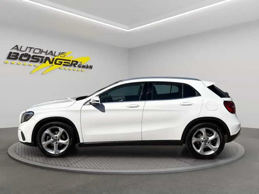 Mercedes-Benz GLA 200 PANO / SHZ / NAVI 09/2019-photo-3
