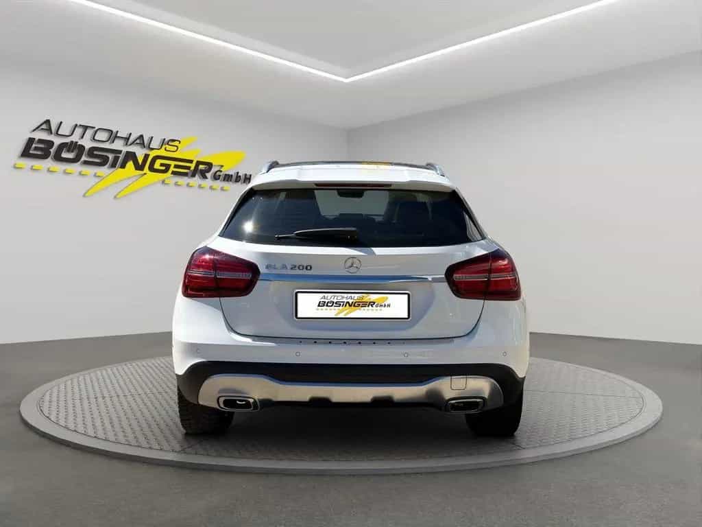 Mercedes-Benz GLA 200 PANO / SHZ / NAVI 09/2019-photo-5