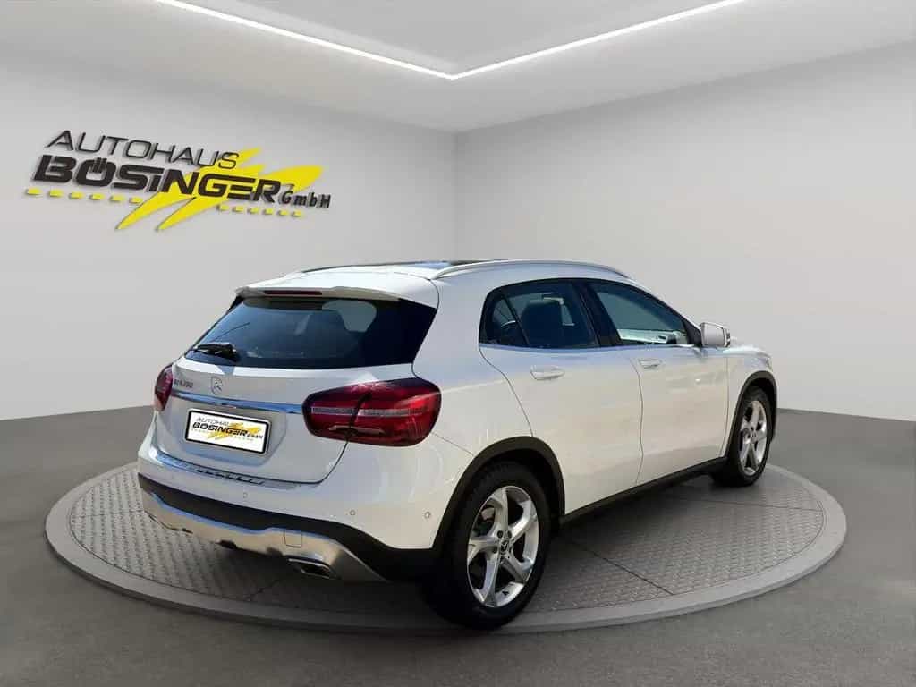 Mercedes-Benz GLA 200 PANO / SHZ / NAVI 09/2019-photo-6