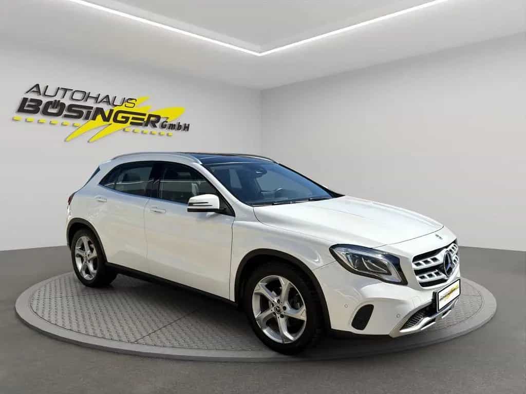 Mercedes-Benz GLA 200 PANO / SHZ / NAVI 09/2019-photo-8