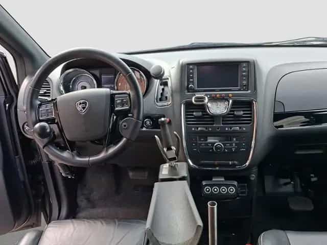 Chrysler Voyager S Paravan Rollstuhlumbau 07/2016-photo-13