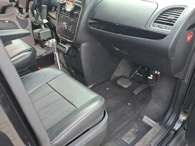 Chrysler Voyager S Paravan Rollstuhlumbau 07/2016-photo-18