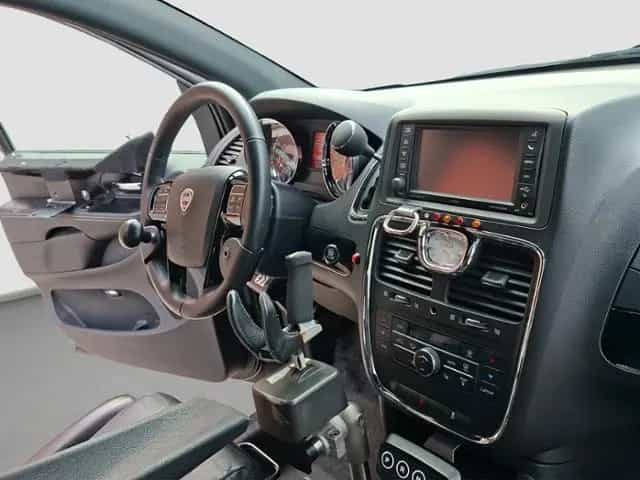 Chrysler Voyager S Paravan Rollstuhlumbau 07/2016-photo-19