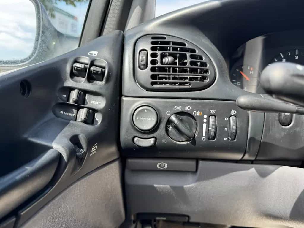 Chrysler Voyager LE 3.3 V6 Automatik TÜV=12/2025+6-Sitzer 08/1998-photo-17