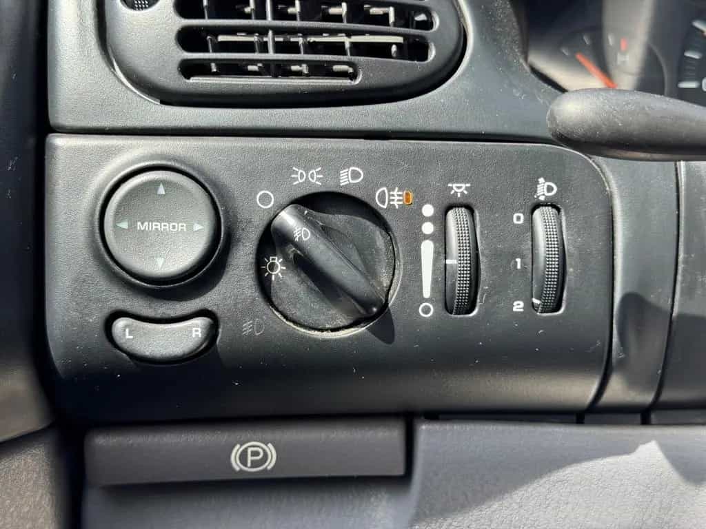 Chrysler Voyager LE 3.3 V6 Automatik TÜV=12/2025+6-Sitzer 08/1998-photo-20