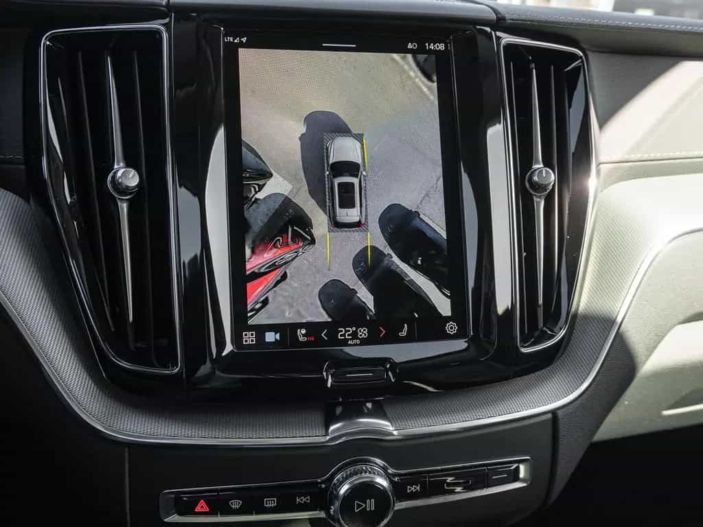 Volvo XC60 B4 AWD Ultimate Dark Pano Head UP 360Grad 11/2022-photo-13