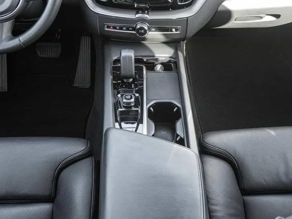Volvo XC60 B4 AWD Ultimate Dark Pano Head UP 360Grad 11/2022-photo-14