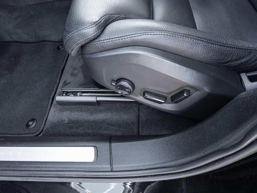 Volvo XC60 B4 AWD Ultimate Dark Pano Head UP 360Grad 11/2022-photo-16