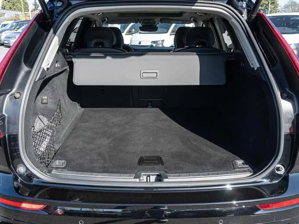 Volvo XC60 B4 AWD Ultimate Dark Pano Head UP 360Grad 11/2022-photo-18