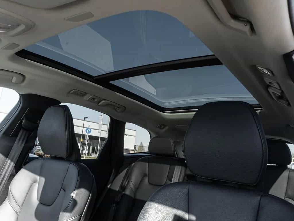 Volvo XC60 B4 AWD Ultimate Dark Pano Head UP 360Grad 11/2022-photo-7