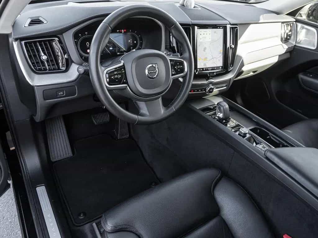 Volvo XC60 B4 AWD Ultimate Dark Pano Head UP 360Grad 11/2022-photo-9