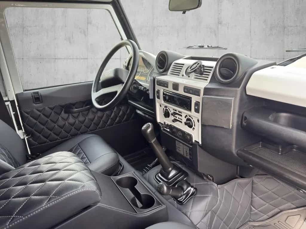 Land Rover Defender 90 E Hard Top/Service Neu/Interieur Neu 05/2013-photo-6