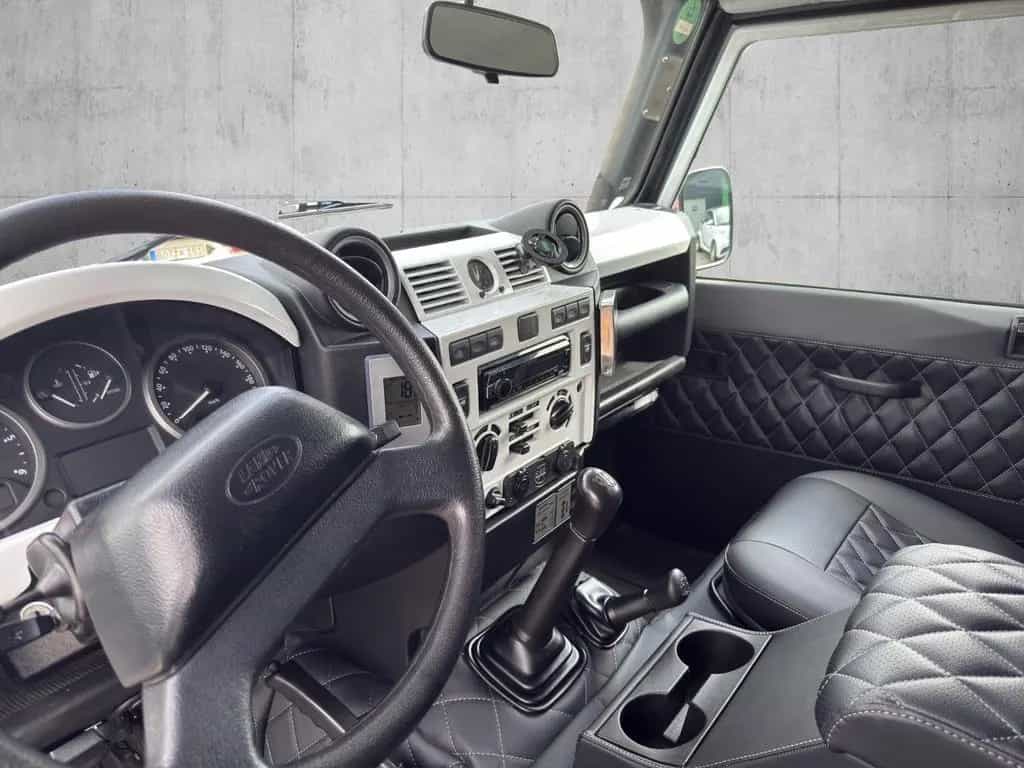 Land Rover Defender 90 E Hard Top/Service Neu/Interieur Neu 05/2013-photo-8