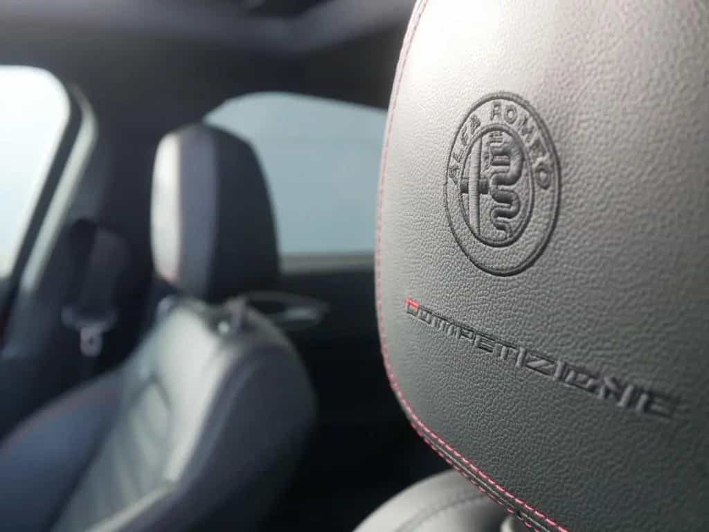 Alfa Romeo Giulia COMPETIZIONE 2.0 TURBO 16V 280 PS AT8 Q4 08/2023-photo-10