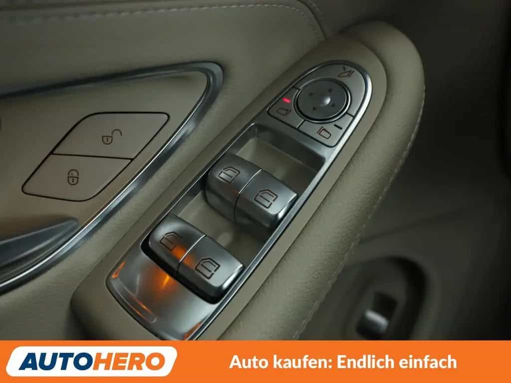Mercedes-Benz C 180 AMG Line *NAVI*LED*TEMPO*CAM* 11/2019-photo-24