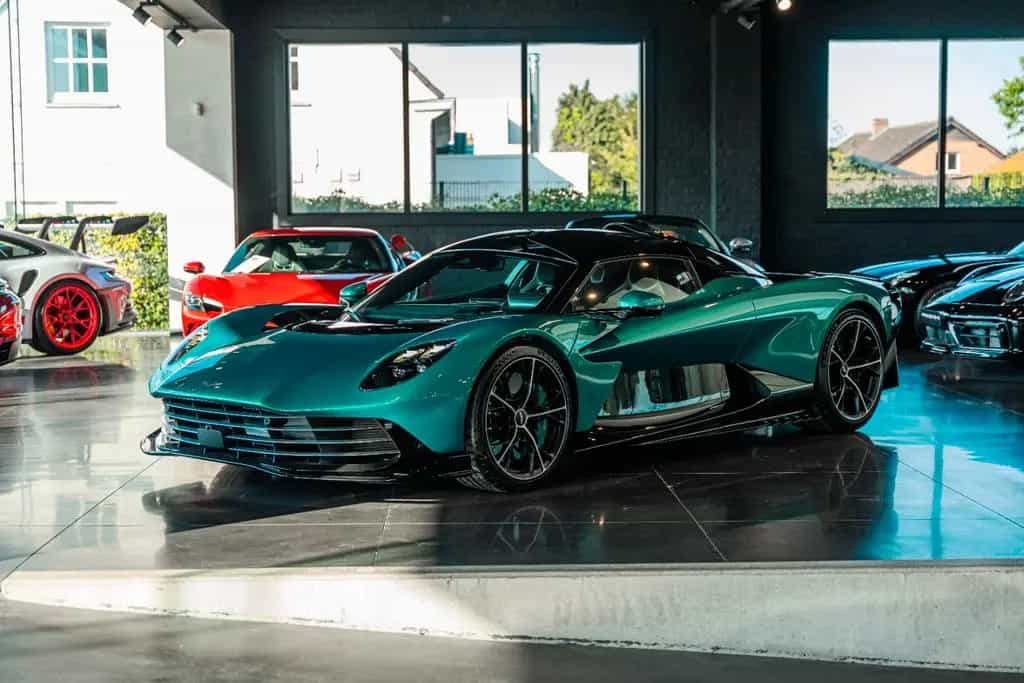 Aston Martin Hypercar 999 MADE/NETTO €925 000 04/2026-photo-0