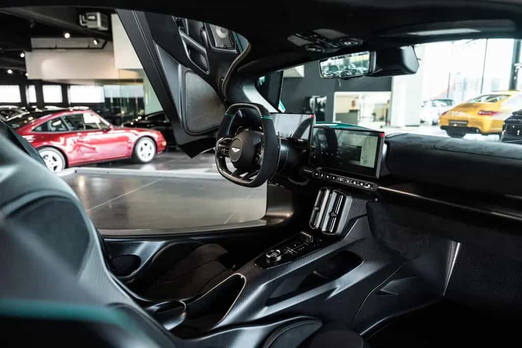 Aston Martin Hypercar 999 MADE/NETTO €925 000 04/2026-photo-12