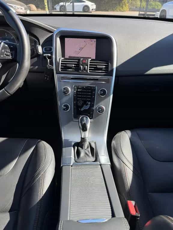 Volvo XC 60 XC60 Summum 2WD AHK Leder SHZ PDC Xenon 03/2017-photo-19