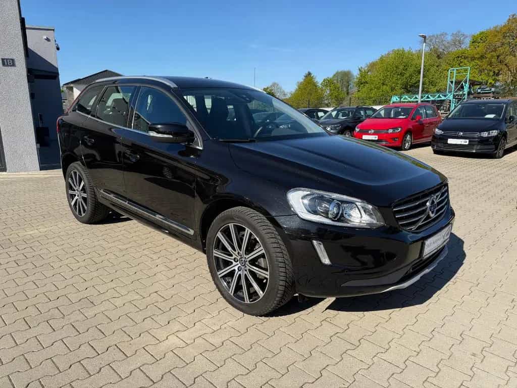 Volvo XC 60 XC60 Summum 2WD AHK Leder SHZ PDC Xenon 03/2017-photo-3