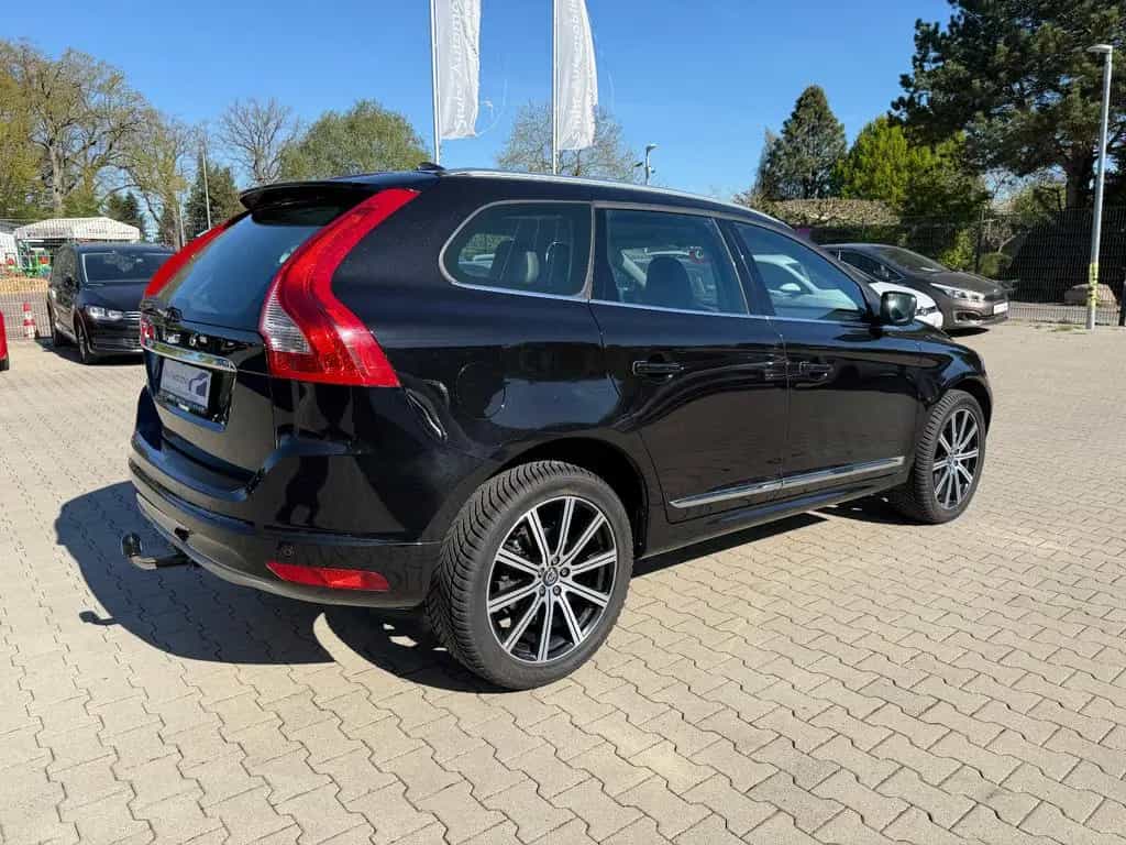 Volvo XC 60 XC60 Summum 2WD AHK Leder SHZ PDC Xenon 03/2017-photo-5