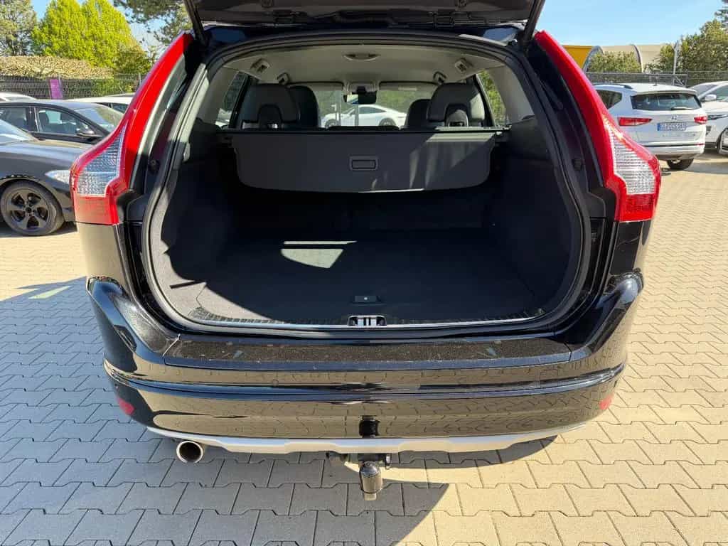 Volvo XC 60 XC60 Summum 2WD AHK Leder SHZ PDC Xenon 03/2017-photo-8